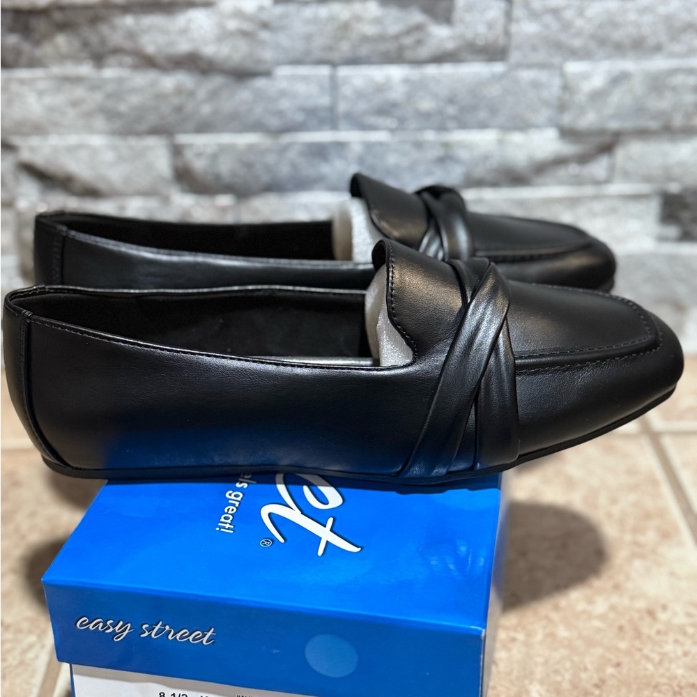 Easy Street Black Slip-on Loafers - Size 8.5 Women’s